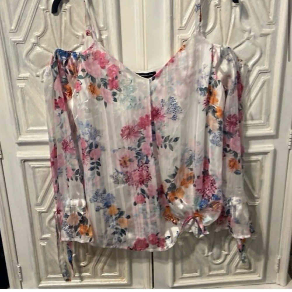 Romantic White iridescent top